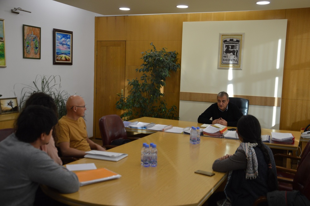 Община Благоевград: Заради сериозни рискове за човешкото здраве и опасност от замърсяване на околната среда, кметът на Благоевград Илко Стоянов подкрепи протестна подписка на жители срещу рудник за добив на барит край с. Лешко