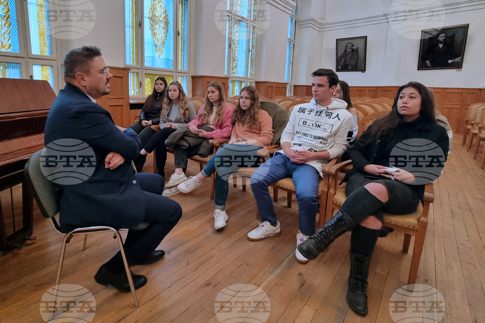 Габрово - Кирил Вълчев - ученици - Национална Априловска гимназия - среща