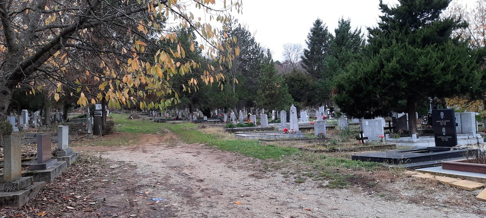 Община Ловеч: Граждани благодарят за почистването на гробищен парк „Стратеш“ в Ловеч