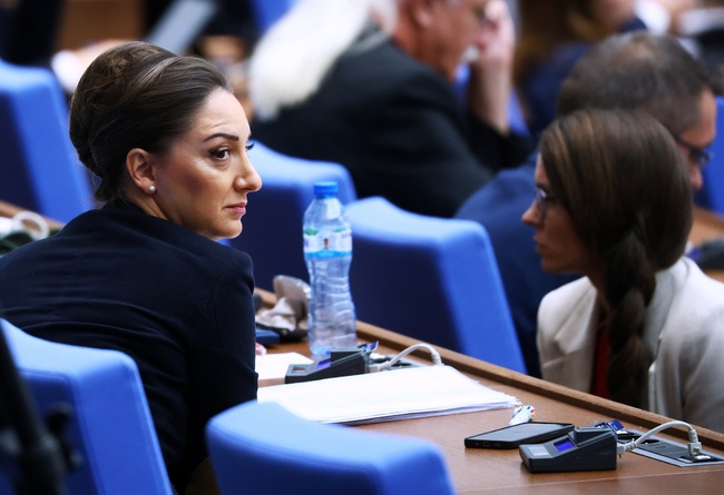 Депутатите, напуснали „Величие“, и ПП-ДБ предлагат временна комисия да установи има ли облагодетелстване на кмета на Доспат