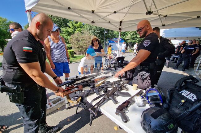 Бургас - МВР - професионален празник - демонстрации