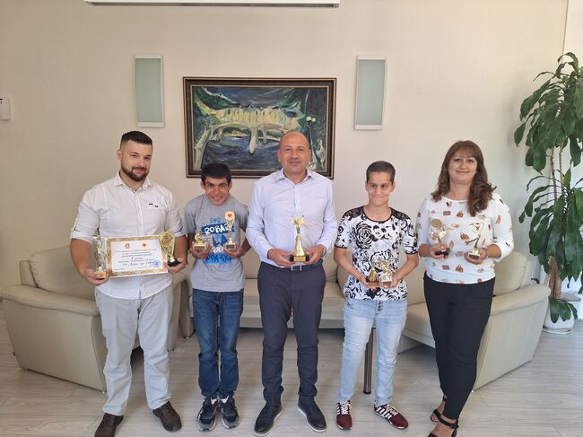 Община Ловеч: ЦНСТ „Вяра“ безапелационен победител в национален фестивал за таланти на хора с увреждания 