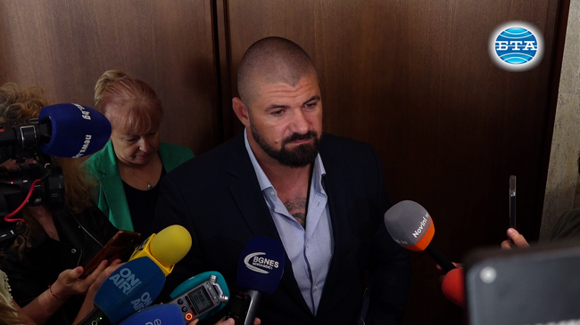 Това е краят на „Величие“, оттук нататък следват много интересни неща, коментира депутатът Дарин Георгиев относно разпада на парламентарната група