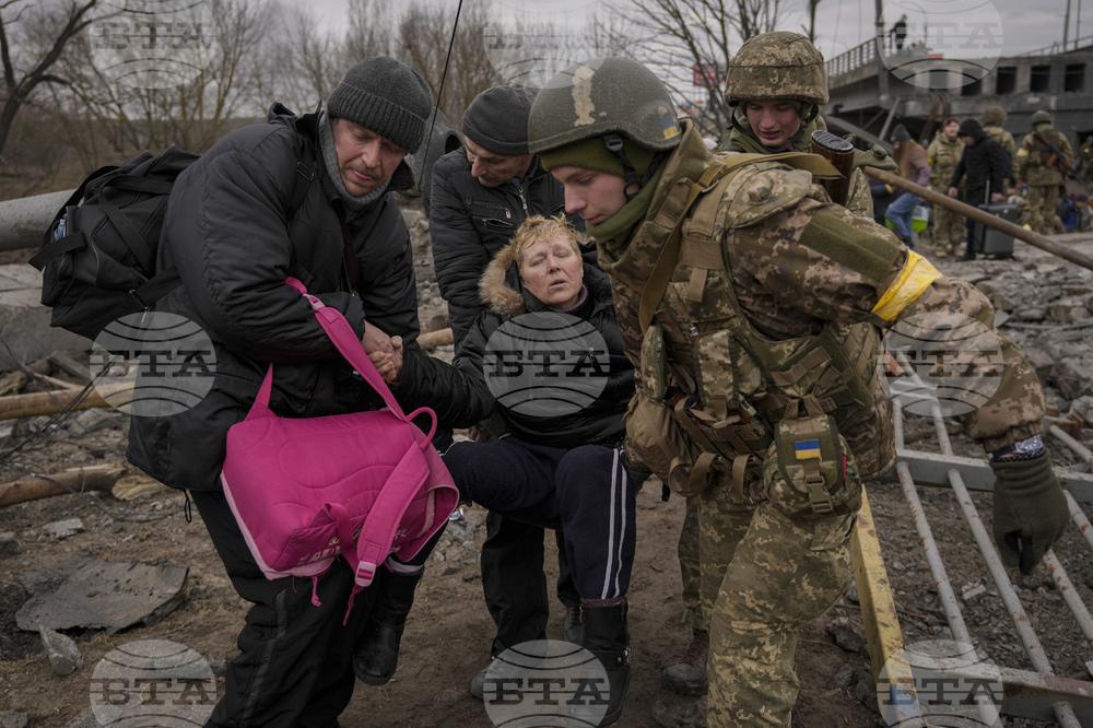 Британски телевизионен екип е бил обстрелян край Киев и един журналист е ранен, съобщи телевизия "Скай нюз"