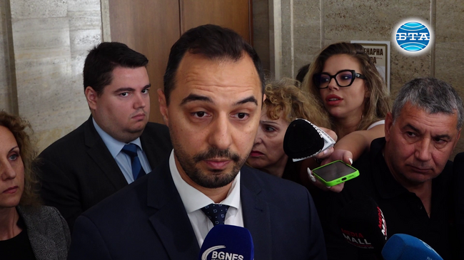 Според депутати от ПП-ДБ виждаме поголовни смени и уволнения в местната власт, в изпълнителната власт, включително в ключови служби и регулатори