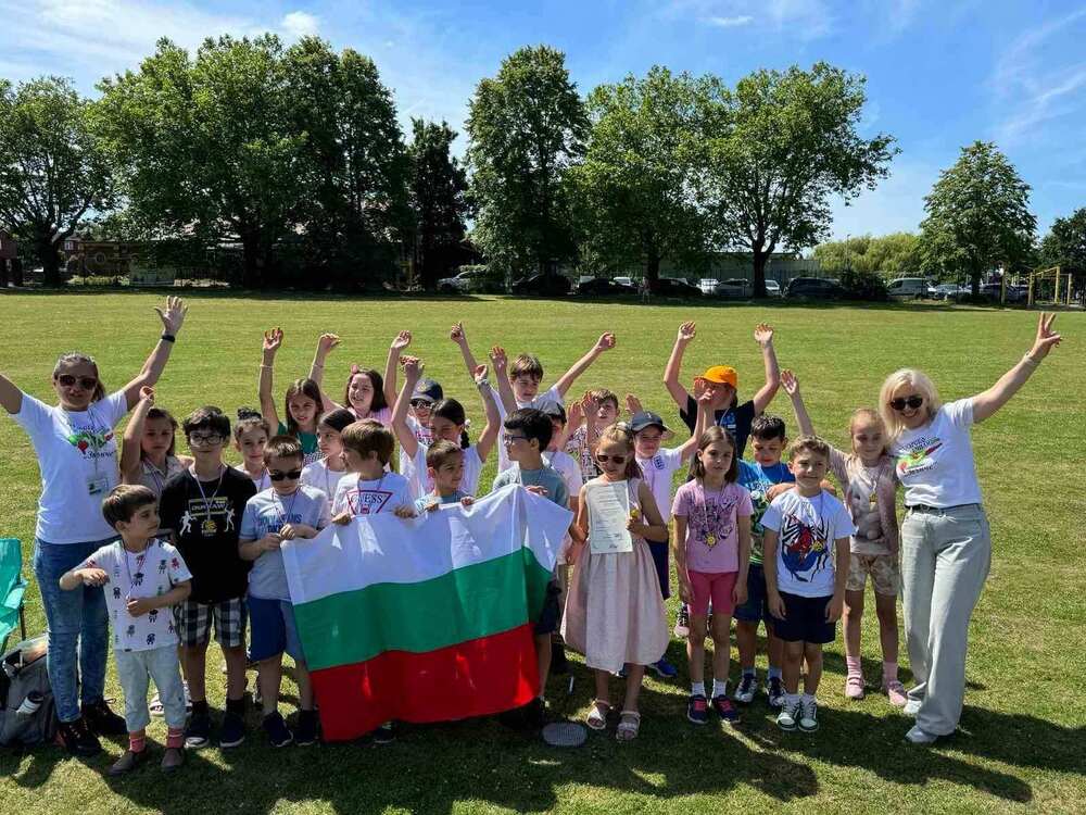 Тържество по повод откриването на новата учебна година в училище „Звънче“ в Сърбитън, Великобритания, ще се състои на 13 септември
