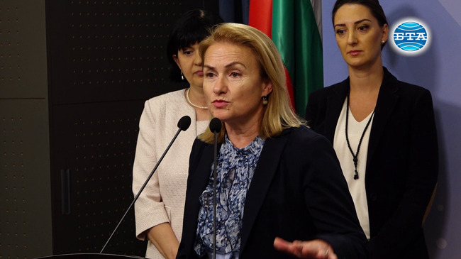 Причината за напускането ни на парламентарната група на "Величие" е загубено доверие към ръководството на групата, каза Красимира Катинчарова