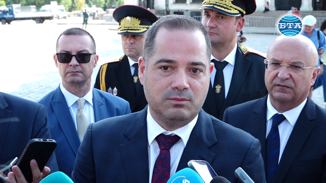 Трима души са арестувани във връзка с вчерашната стрелба в столичния квартал „Модерно предградие“, съобщи Калин Стоянов