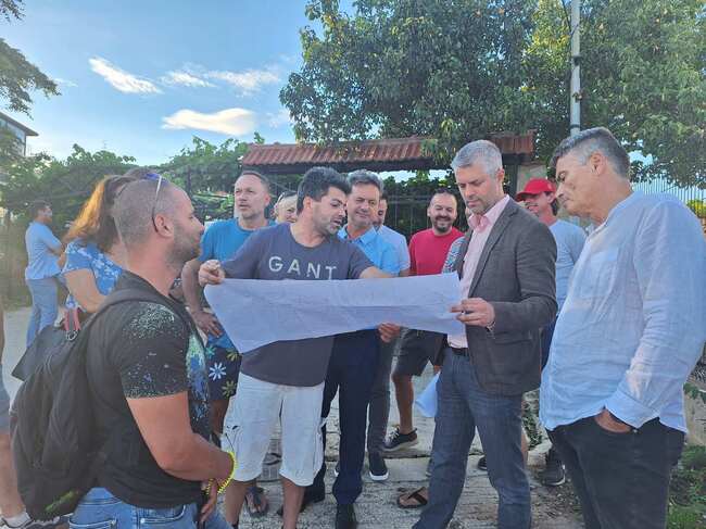 Ръководството на Община Варна запозна живущите на ул. „Сирма войвода“ с предимствата на уличната регулация