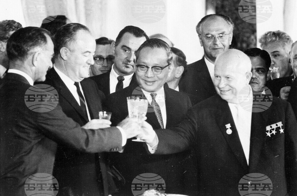 На 5 август 1963 г. е подписан Договор за забрана на опитите с ядрено оръжие в атмосферата, космическото пространство и под водата