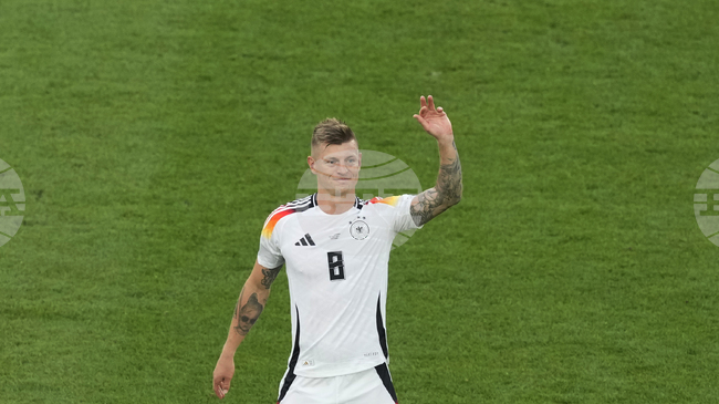 Тони Кроос беше награден с Федералния кръст за заслуги на Германия