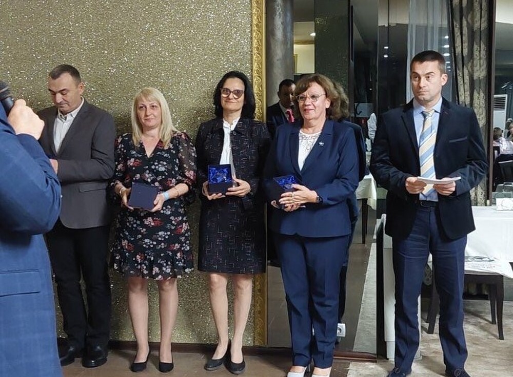 Община Ловеч: Кметът на Ловеч получи Кристален приз и Европейски етикет за иновации и добро управление на местно ниво