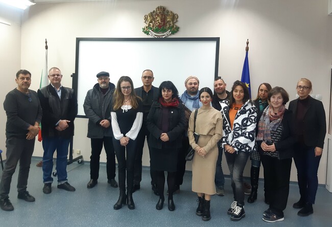 Апелативна прокуратура - Пловдив: Учители от Националната художествена гимназия „Цанко Лавренов“ откриха „Празнична изложба“ в сградата на Апелативна прокуратура-Пловдив