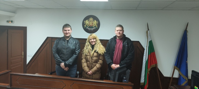 Административен съд - Смолян: Ученици от СУ„Св.св. Кирил и Методий“ - Смолян посетиха Административен съд - Смолян 