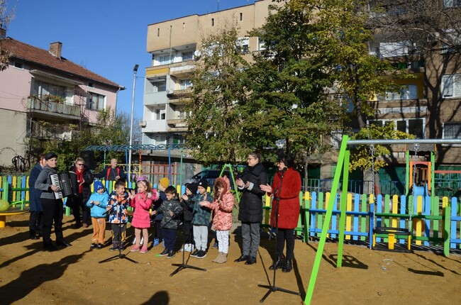 Община Видин: Нов детски кът радва малчуганите в квартал „Христо Ботев“ във Видин