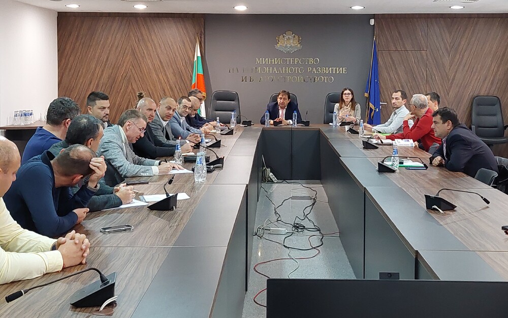 МРРБ: Министър Шишков се срещна с представители на строителния бранш по въпроси за индексацията на договорите за строителство