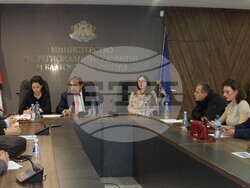 Снимка: Министерство на регионалното развитие и благоустройството - Министър Шишков се срещна с представители на строителния бранш по въпроси за индексацията на договорите за строителство