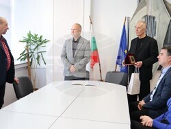 Снимка: Областна администрация Стара Загора – Връчване на Почетен знак на областния управител