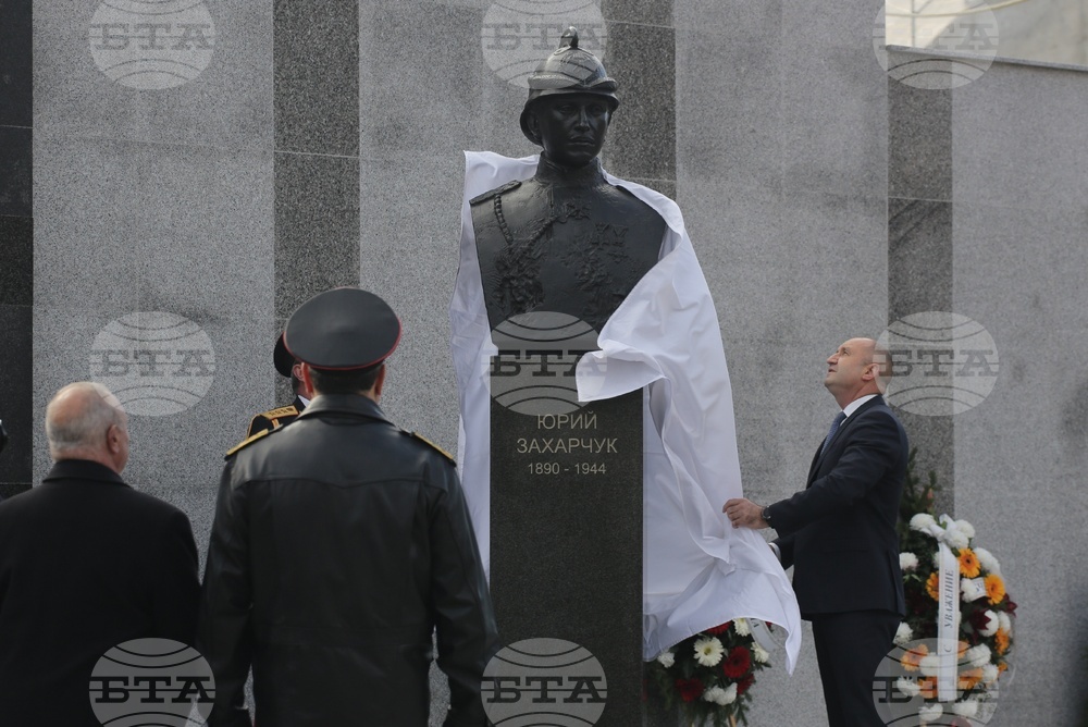 Бюст-паметник на Юрий Захарчук - откриване