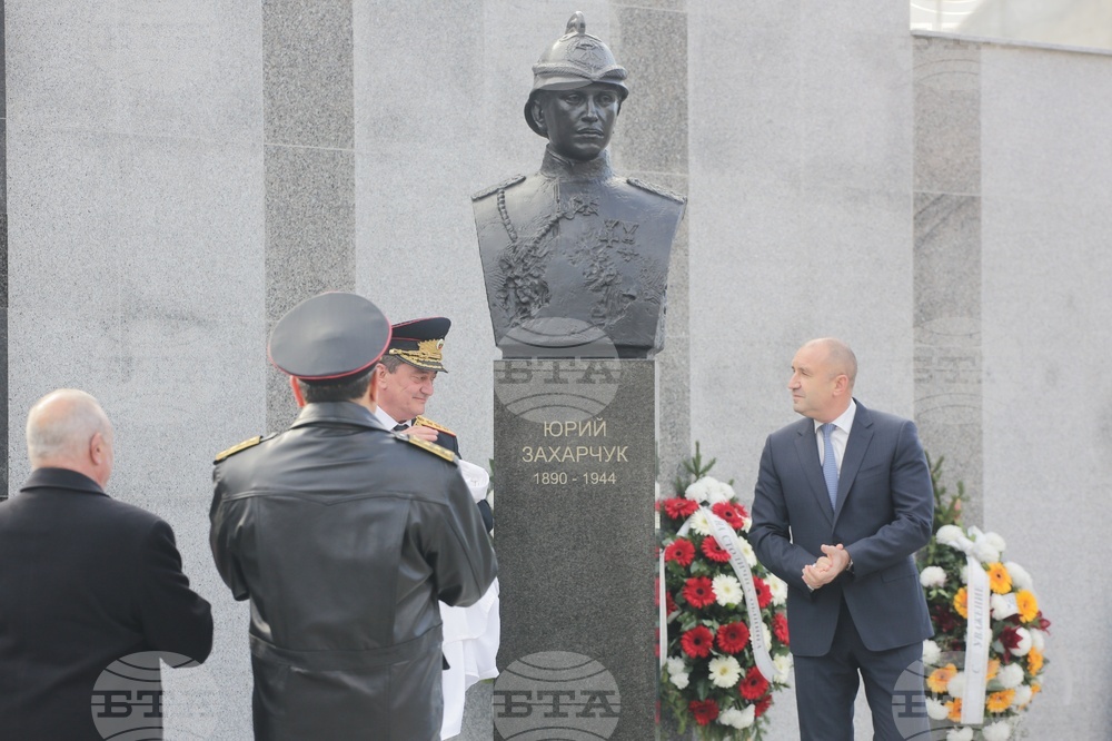 Бюст-паметник на Юрий Захарчук - откриване