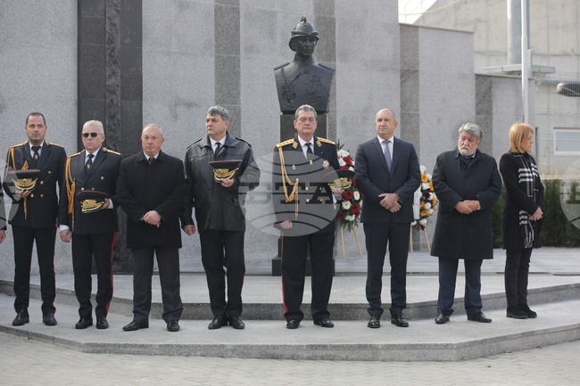 Бюст-паметник на Юрий Захарчук - откриване
