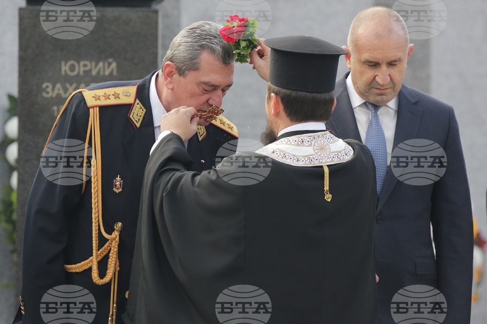 Бюст-паметник на Юрий Захарчук - откриване