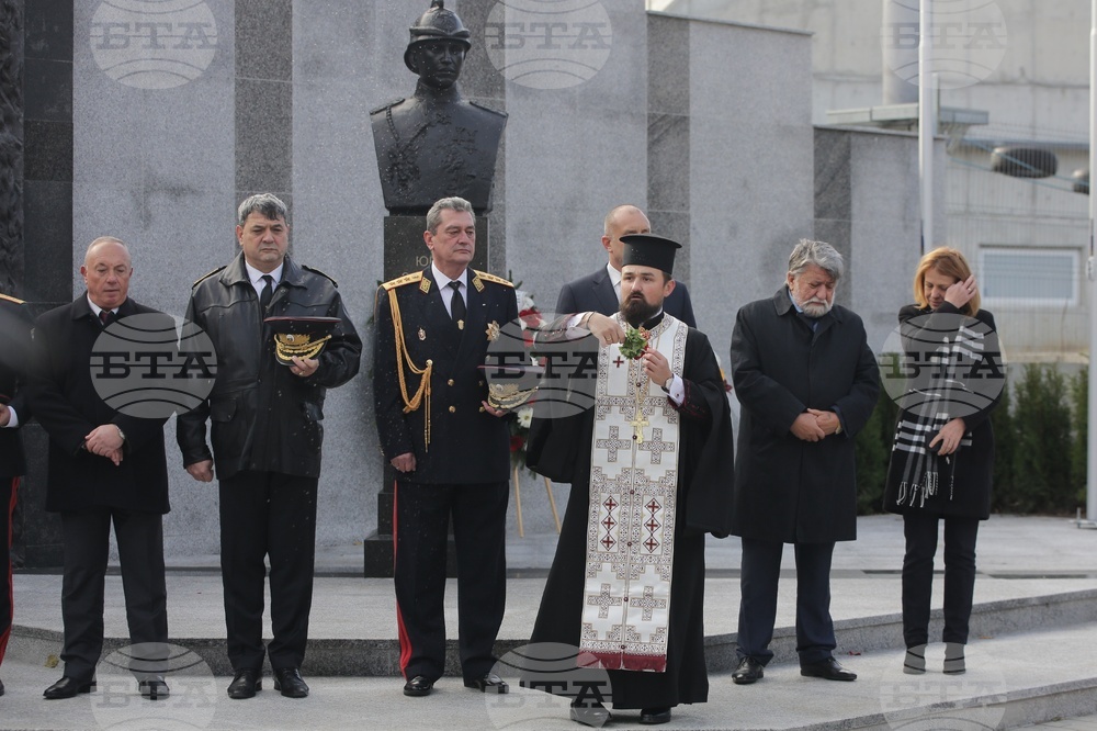 Бюст-паметник на Юрий Захарчук - откриване