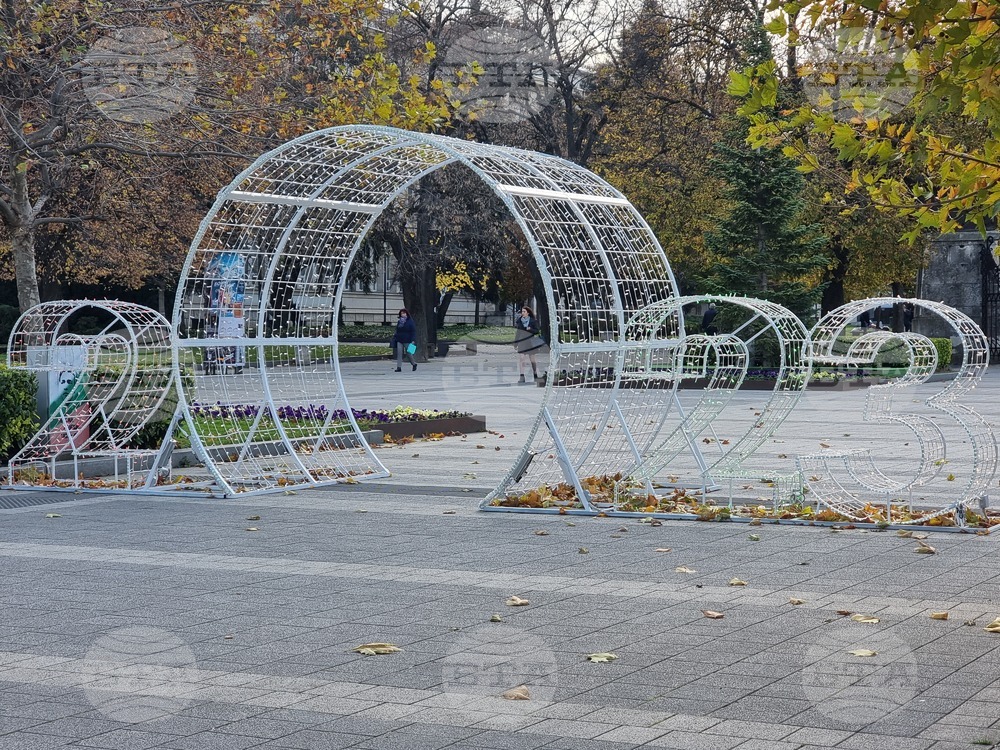 Плевен - празнична украса - коледни светлини