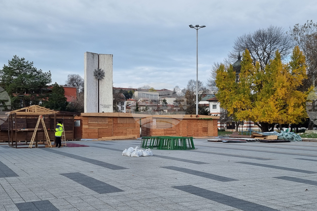 Плевен - празнична украса - коледни светлини