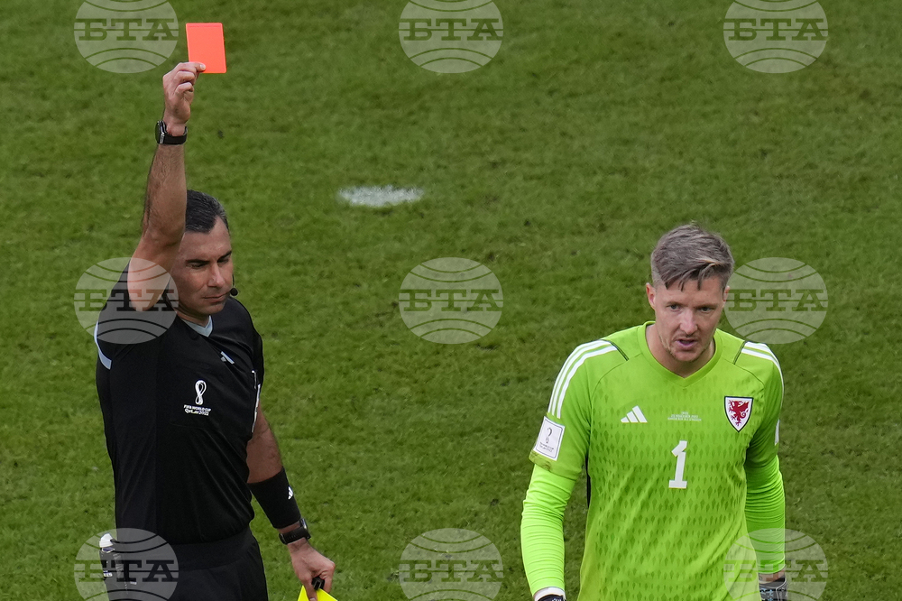 Вратарят с най-много мачове за Уелс Хенеси прекрати кариерата си на 38 години