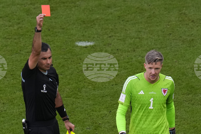 Вратарят с най-много мачове за Уелс Хенеси прекрати кариерата си на 38 години