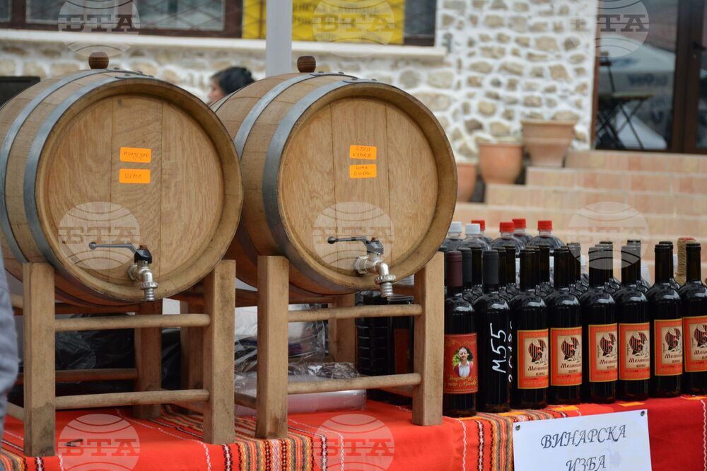 В Мелник се провежда фестивалът за мелнишко вино "Златен грозд"