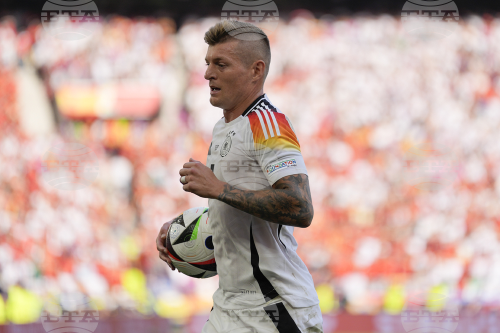 Тони Кроос публикува снимка с нов трофей - ден след като обяви, че се оттегля от публичното пространство 