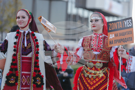 Флашмоб - В ритъма на танца и хванати за ръце - ЗОНТА казва НЕ на насилието