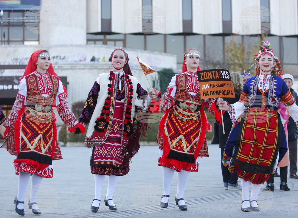 Флашмоб - В ритъма на танца и хванати за ръце - ЗОНТА казва НЕ на насилието