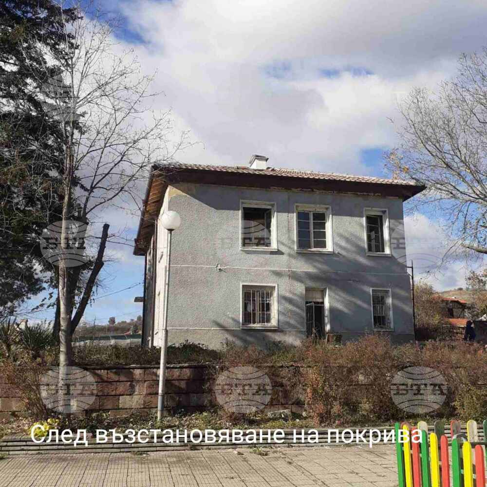 Община Благоевград възстанови покрива на опожарения преди години Здравен център в с. Селище
