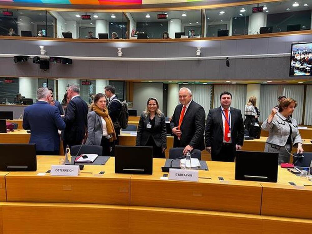 Министър Иван Демерджиев и заместник-министър Моника Димитрова-Бийчър участваха в извънредно заседание на Съвет „Правосъдие и вътрешни работи“