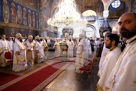 Храм "Св. великомъченица Неделя" - празник - света литургия