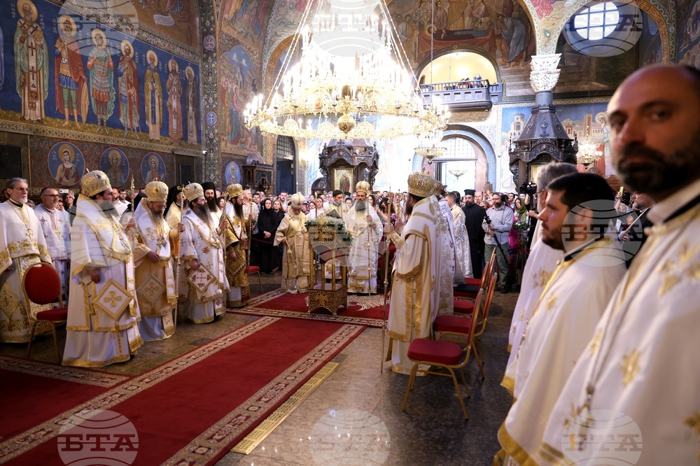 Храм "Св. великомъченица Неделя" - празник - света литургия