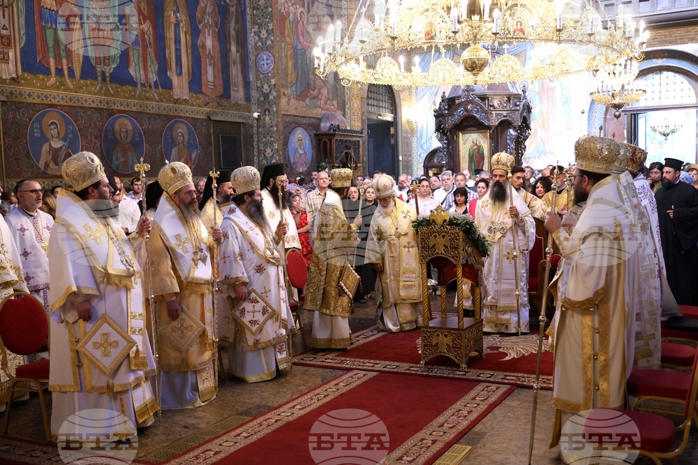 Храм "Св. великомъченица Неделя" - празник - света литургия