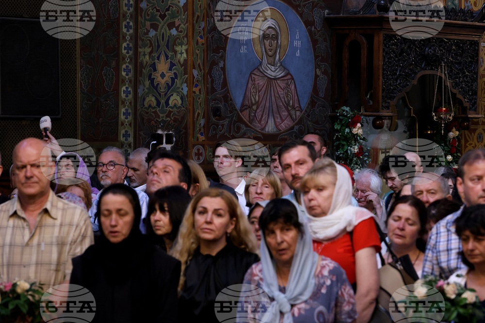 Храм "Св. великомъченица Неделя" - празник - света литургия