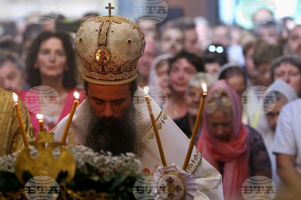 Храм "Св. великомъченица Неделя" - празник - света литургия