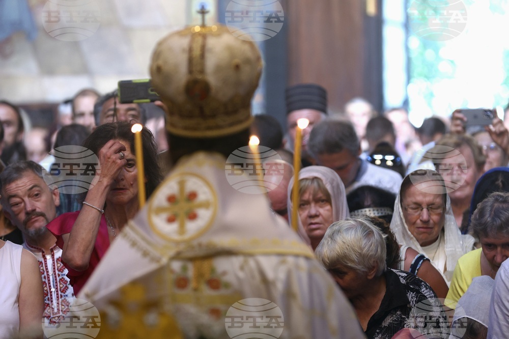 Храм "Св. великомъченица Неделя" - празник - света литургия