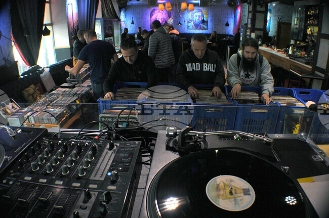 Бургас - грамофонни плочи - меломани - базар