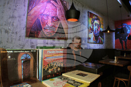 Бургас - грамофонни плочи - меломани - базар