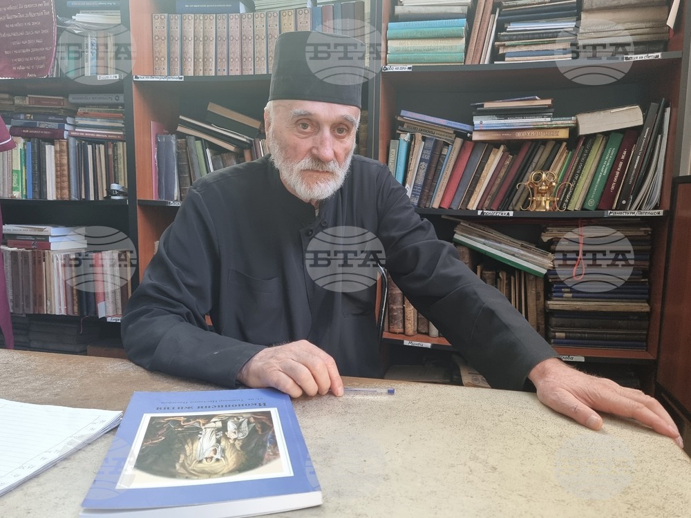 Плевенски духовник представя в книга жития на български светии