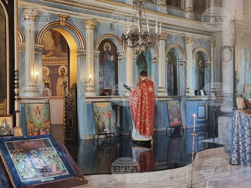 Плевен - храм „Света Параскева" - света литургия