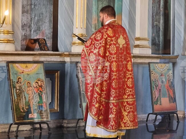 Плевен - храм „Света Параскева" - света литургия