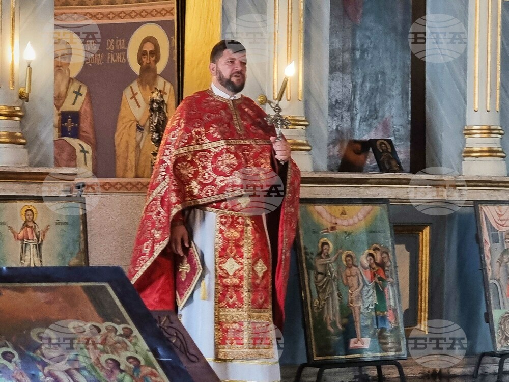 Плевен - храм „Света Параскева" - света литургия