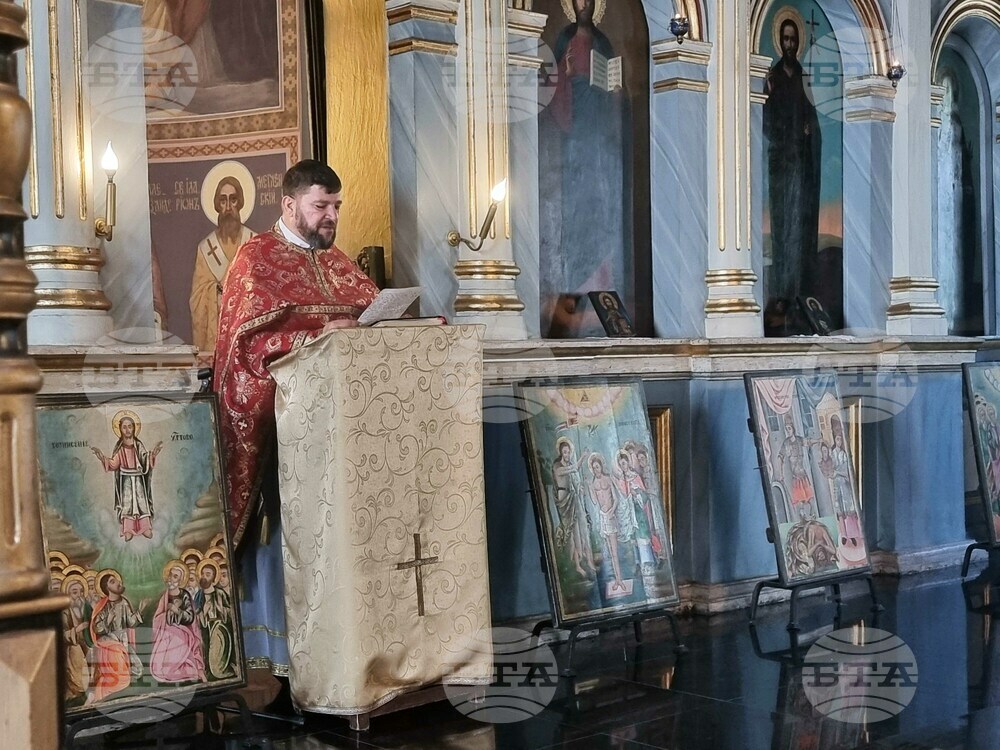 Плевен - храм „Света Параскева" - света литургия